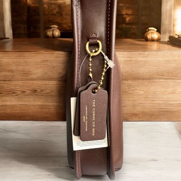 🚫SOLD🚫 Coach Curve Zip Limited Ed Shoulder Bag Maple/Brass & Cherry Charm - Picture 6 of 17